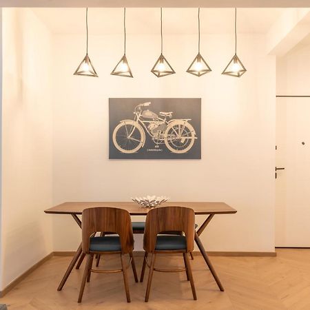 Elegant Apartment In Center, 5Min To History Sites Атина Екстериор снимка